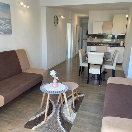 אומיס Nemira Beach Apartments מראה חיצוני תמונה