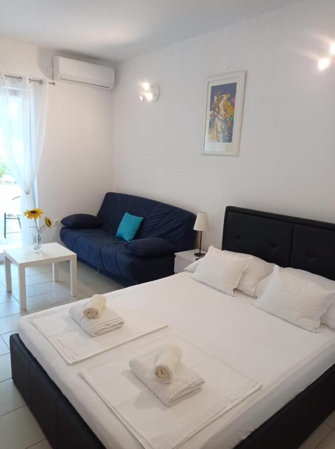 אומיס Nemira Beach Apartments מראה חיצוני תמונה