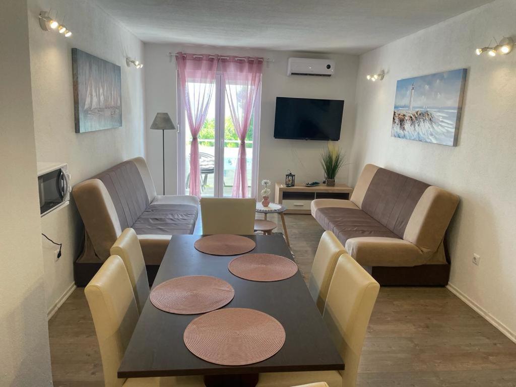 אומיס Nemira Beach Apartments מראה חיצוני תמונה