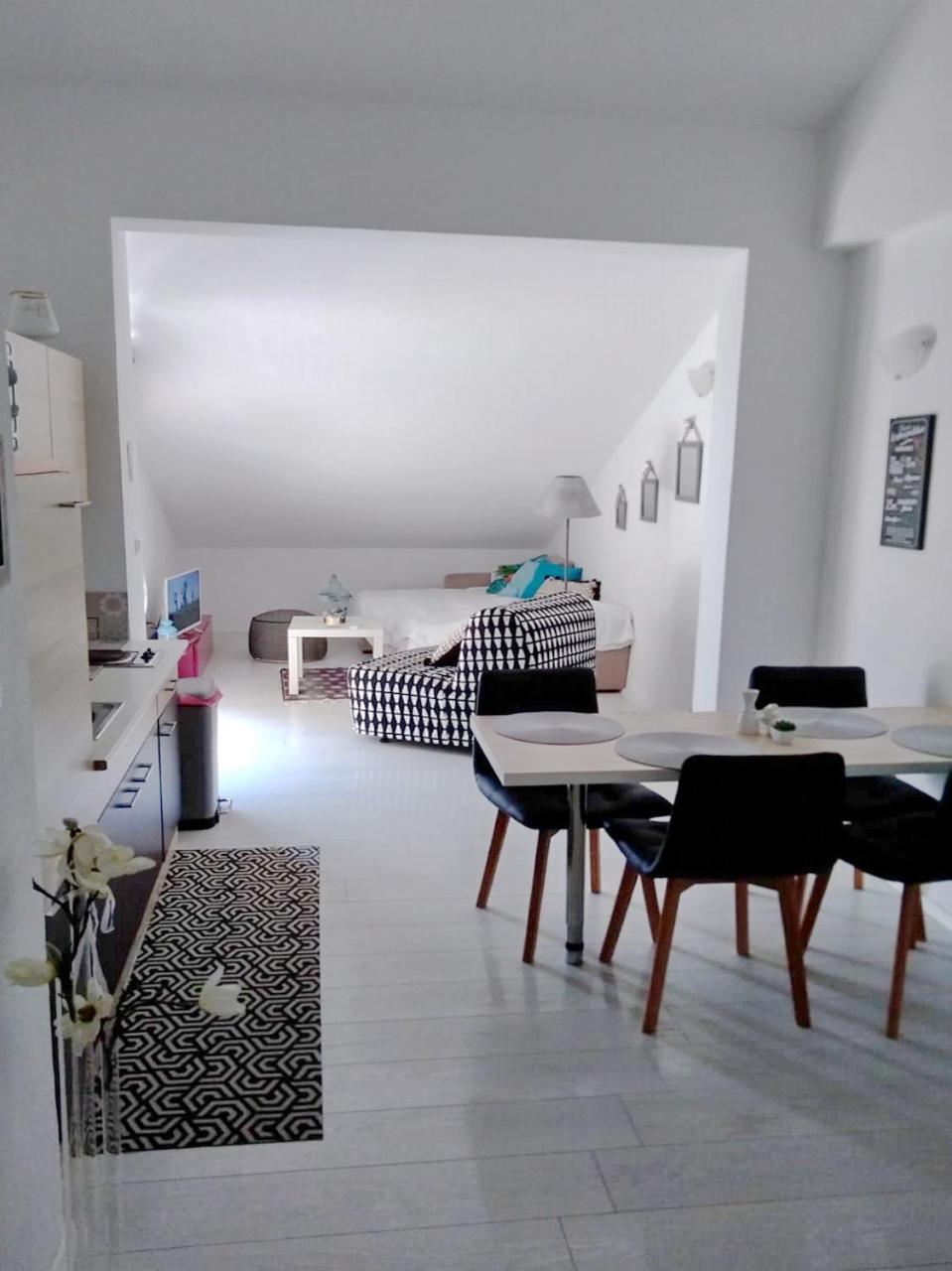 אומיס Nemira Beach Apartments מראה חיצוני תמונה